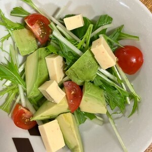 アボカドと豆腐水菜レタスのサラダ